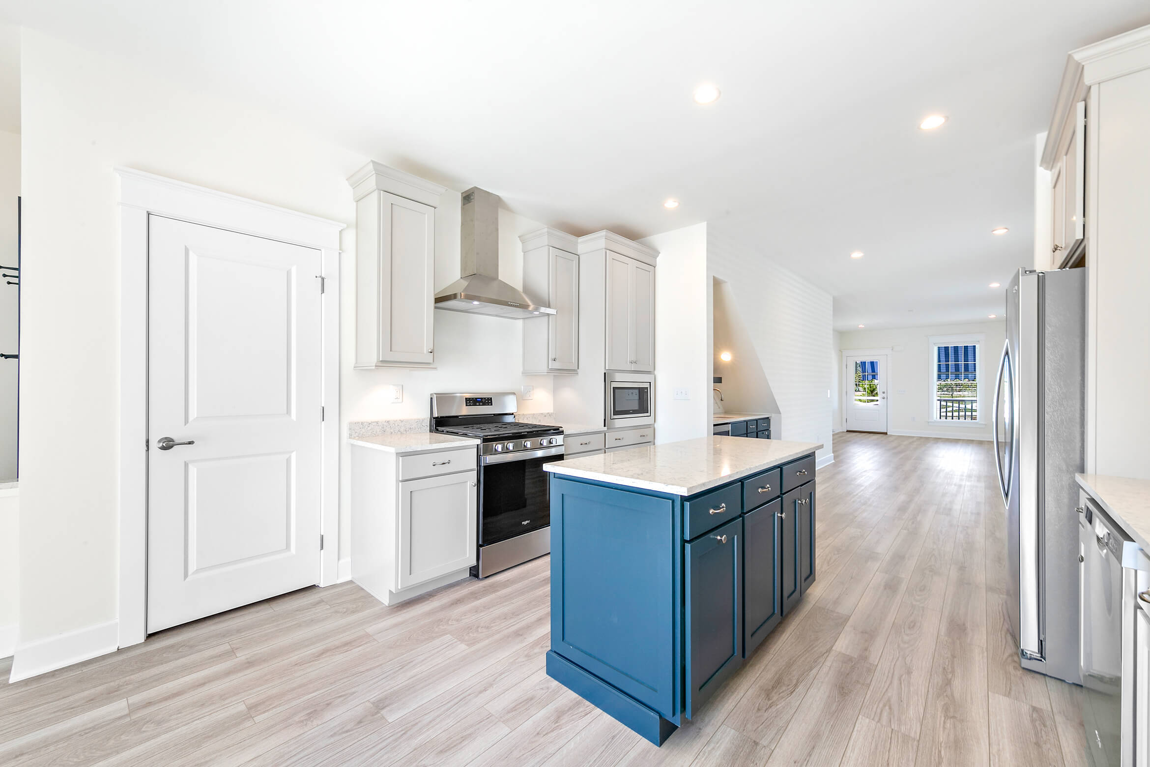 Quartz kitchen island in the Magnolia model
