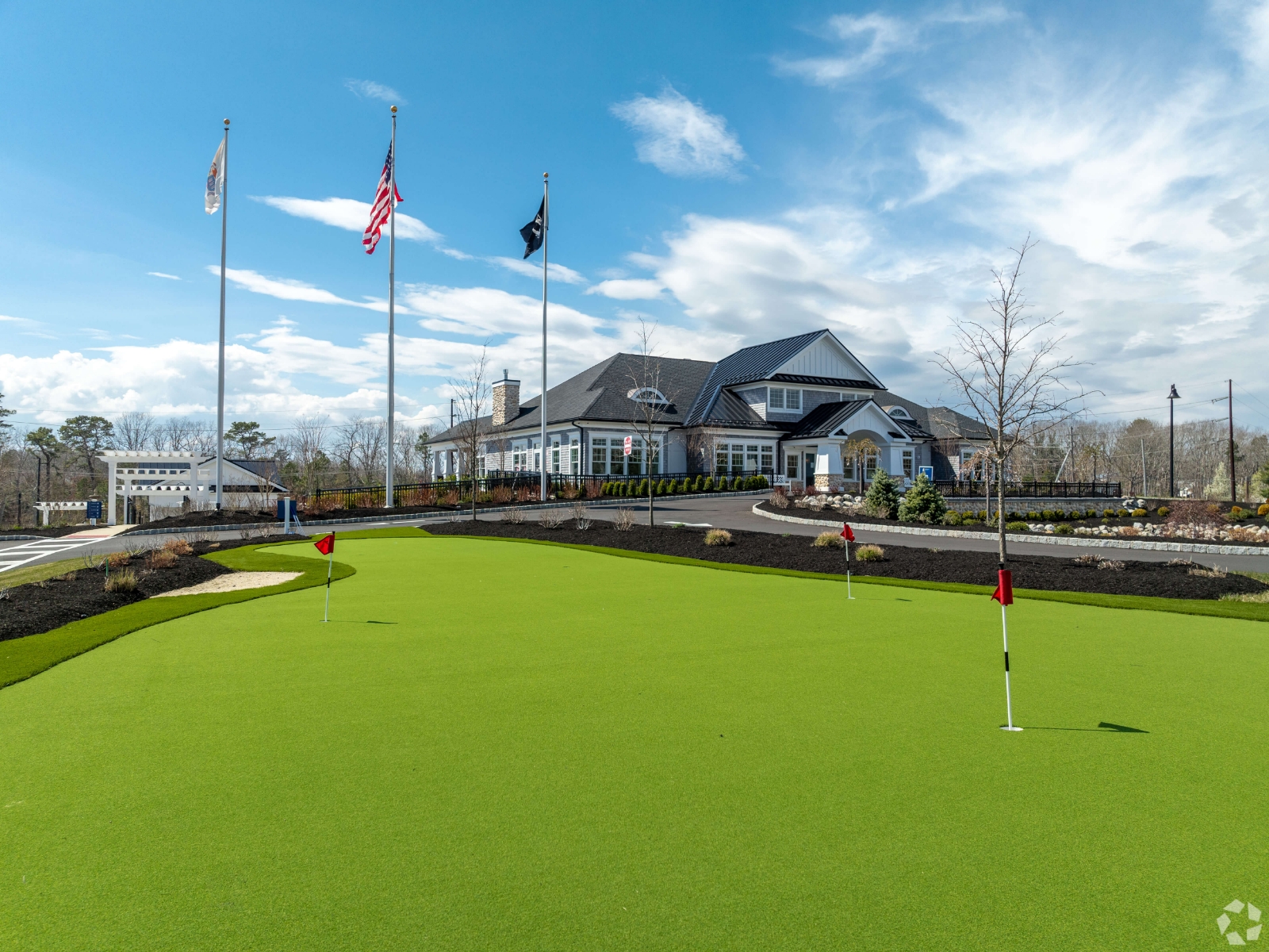 Outdoor putting green